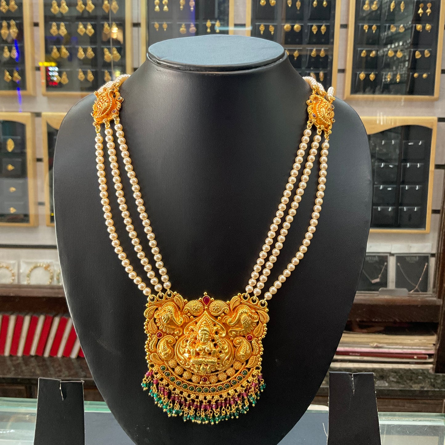 Golden polish Laxmi
