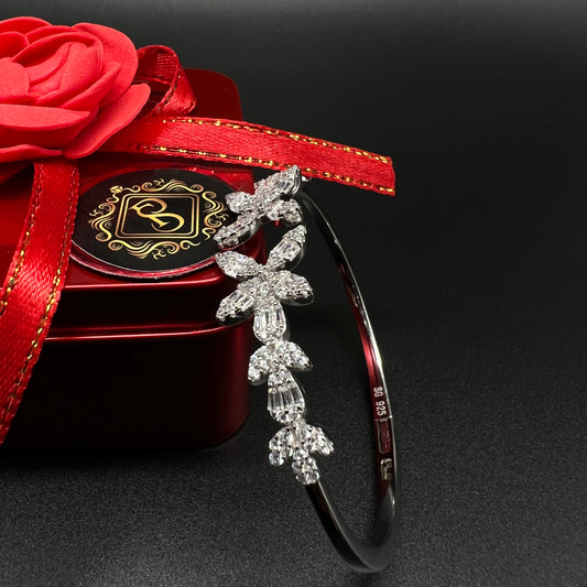 Star Design Diamond Bracelet In Silver